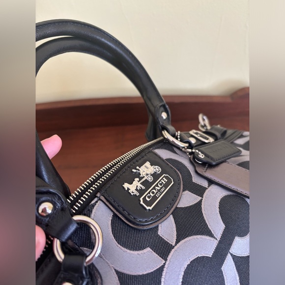 Authentic Coach bag - Picture 6 of 8